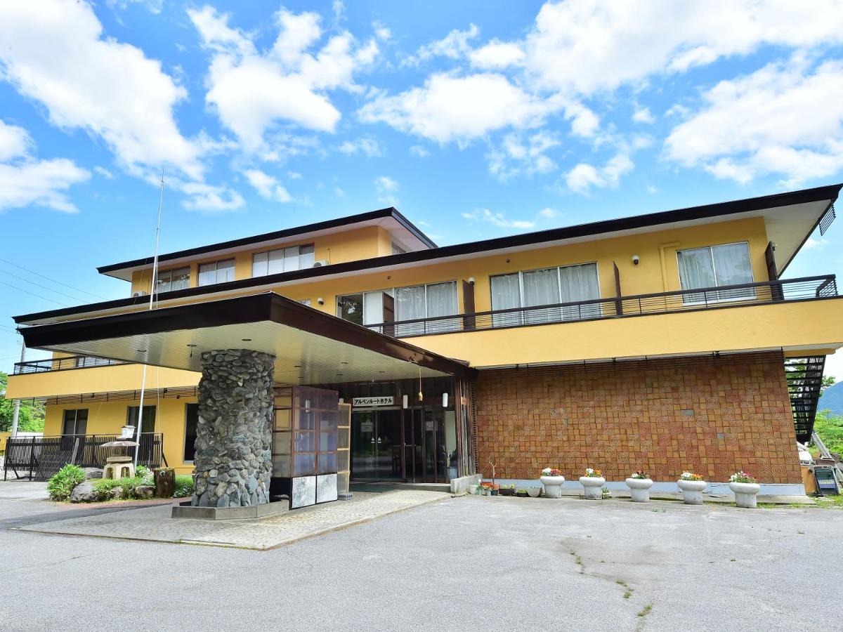 Alpine Route Hotel Omacsi Kültér fotó